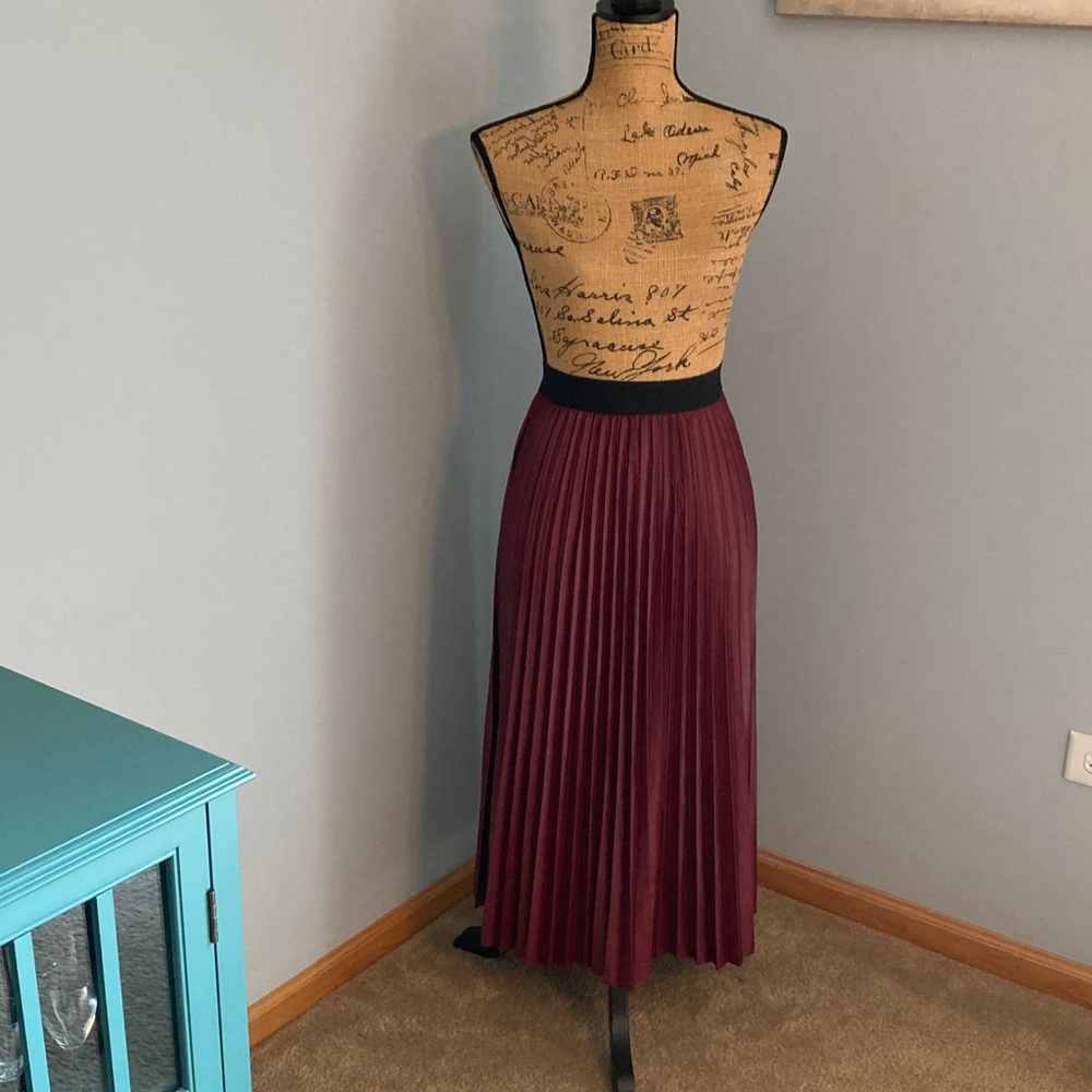 Elegant Wine Pleated Midi Skirt Women Size XS